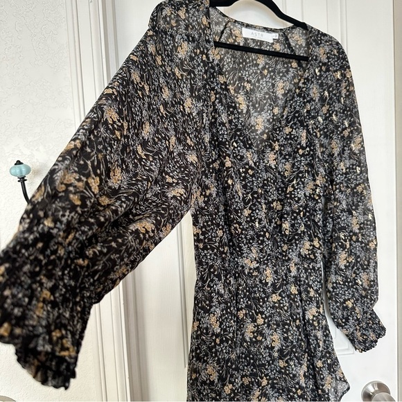 ASTR The Label Womens Black Gold Long Sleeve Tiered Ruffle Floral Dress Size L - Picture 9 of 16